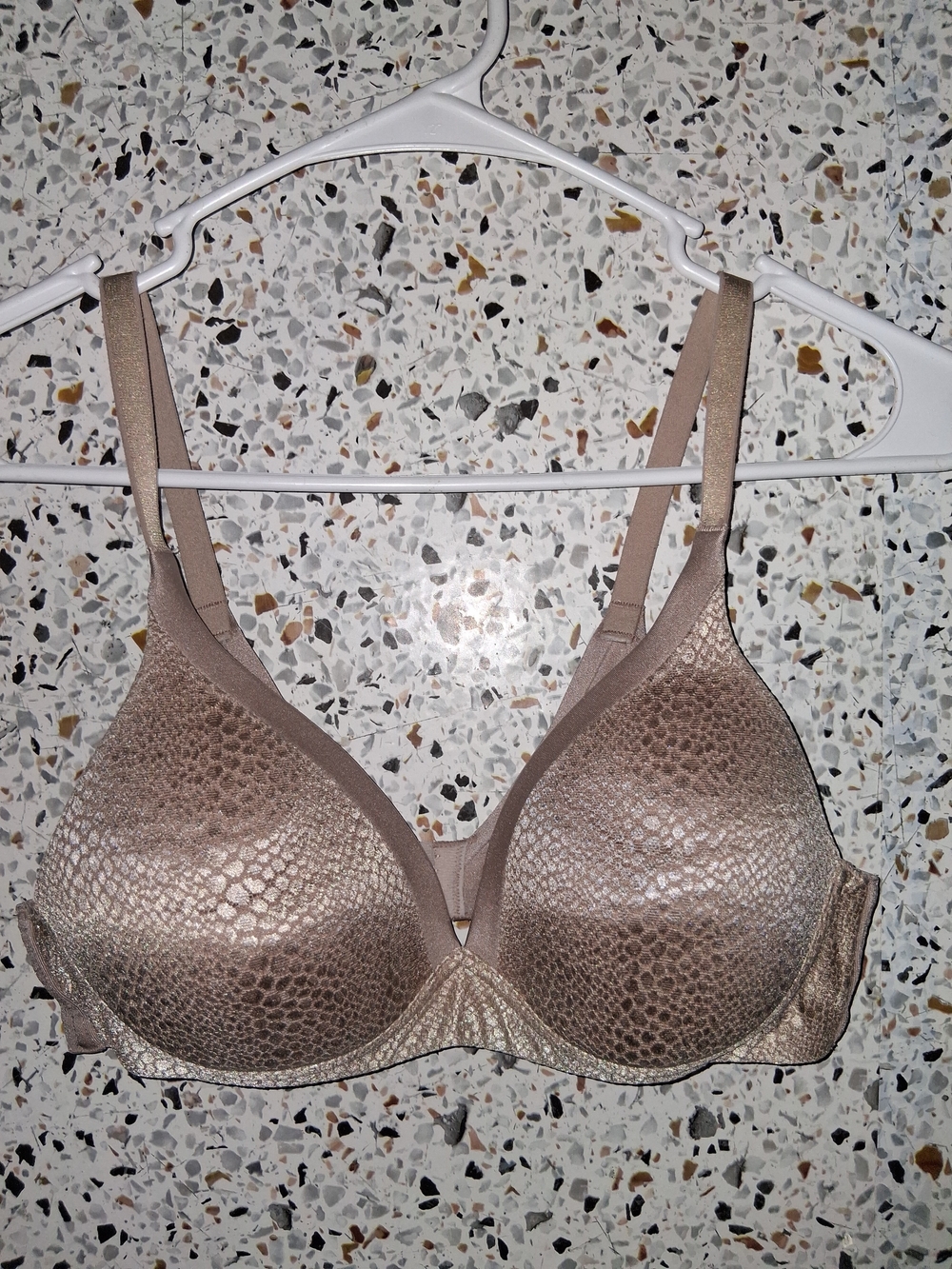 Women's Warners Tshirt Bra Size 34B Padded Wireless Beige